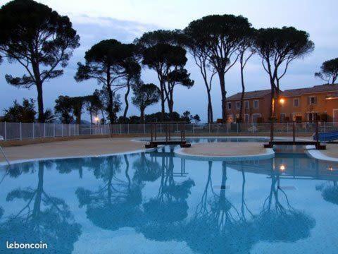 Maison Climatisee Avec Piscine Chauffee カルヴィッソン エクステリア 写真